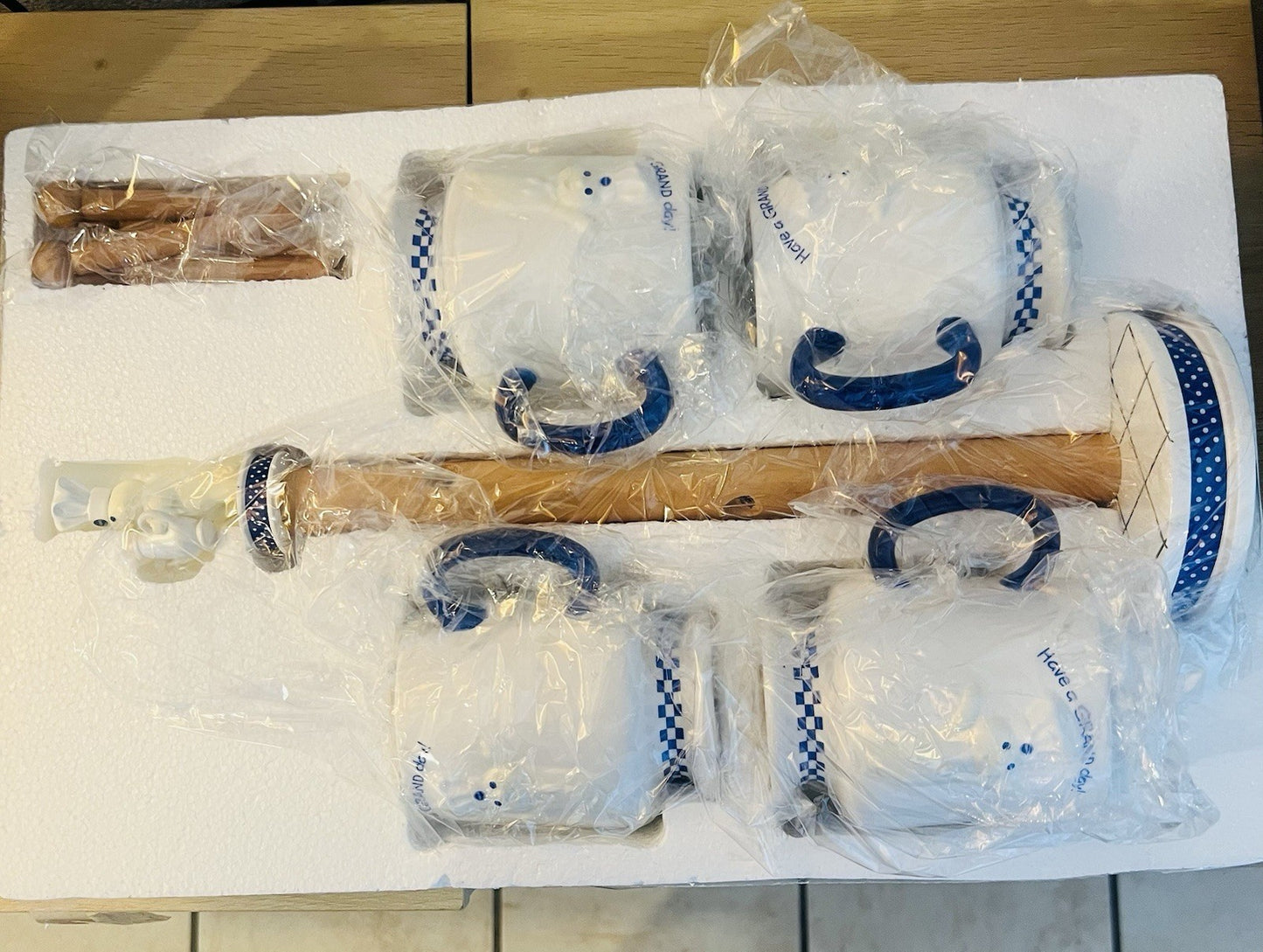 Pillsbury Doughboy Mug Tree Set 2004 Simson Giftware w/ 4 Mugs New In Box