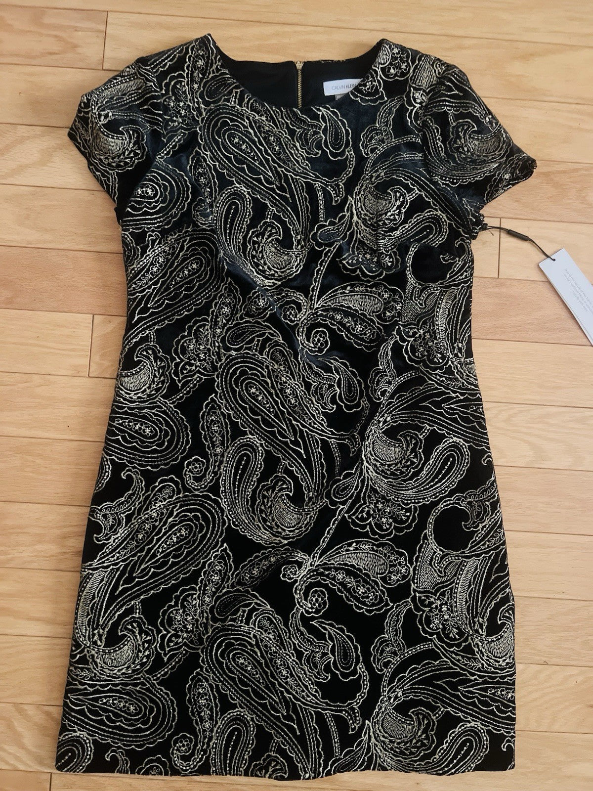 NWT Womens Calvin Klein Short Sleeve Velvet Embroidered Dress Black Gold 8